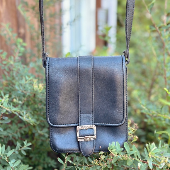 Vintage Handbags - Vintage Stone Ridge black leather crossbody purse -made in Canada